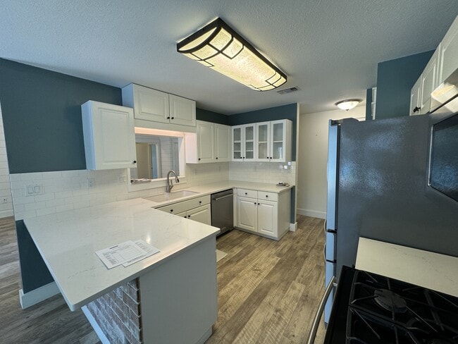 Building Photo - 418 Calhoun Ave