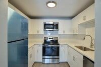 Building Photo - 1049 Pleasant St