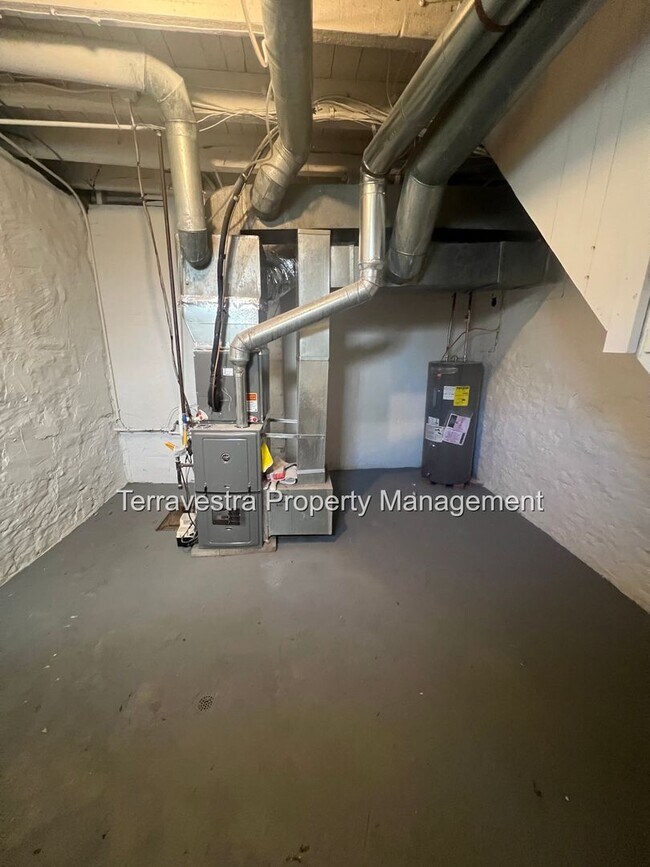 Building Photo - 4 Bedroom, 2 Bathroom Fully Renovated CO i...