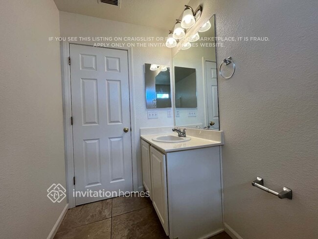 Building Photo - 1566 Maryclair Dr