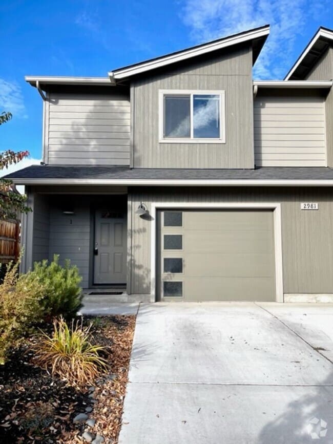 Building Photo - 2981 NE Canoe Ct