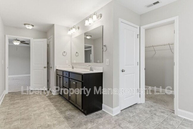 Building Photo - 588 Angel Oak Dr