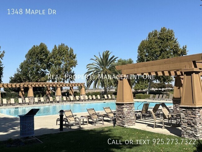 Building Photo - 1348 Maple Dr