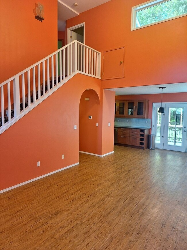 Building Photo - 3 Bedroom, 1 Bonus office/craft Room  and 2.5 Bath Home