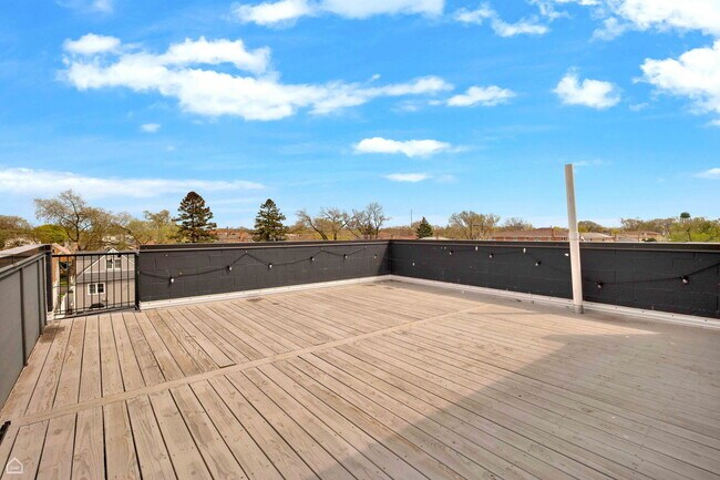 Building Photo - 2817 N 75th Ave