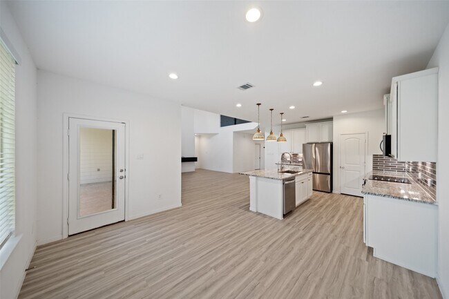 Building Photo - 105 Whelan Ln