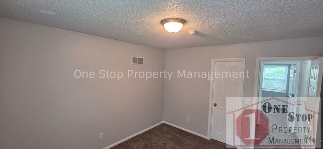 Building Photo - Beautiful 3 Bedroom 1 Bathroom in Independence!