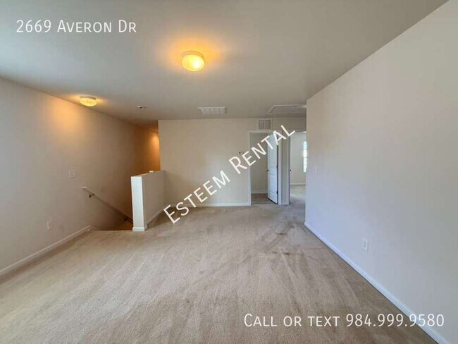 Building Photo - 2669 Averon Dr
