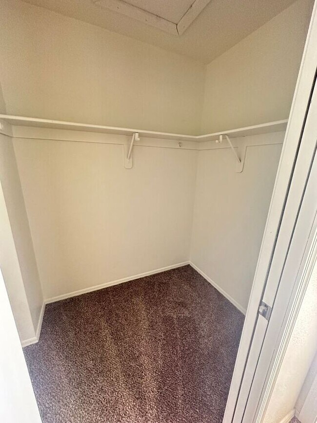 Building Photo - 946 N 59th St