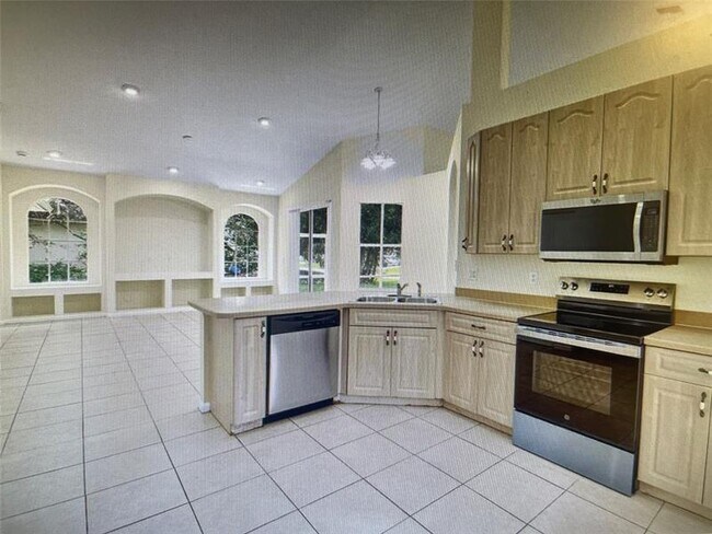 Building Photo - 392 SW Kane Ave