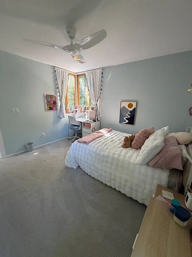 Building Photo - Spacious Pet-Friendly 4BR Home Near Downtown & UVA