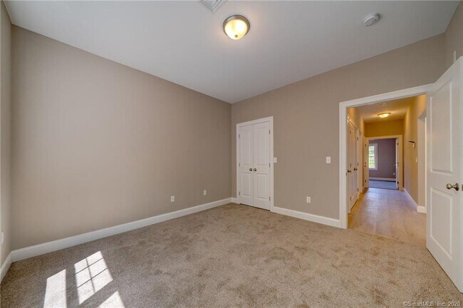 Building Photo - 6 Bayberry Ln