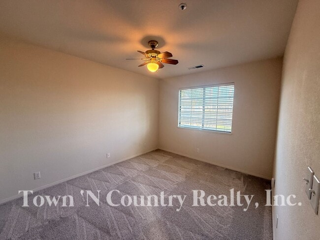 Building Photo - 139 Greenbriar Way