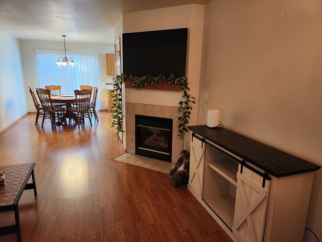 Building Photo - 4965 Universal Heights