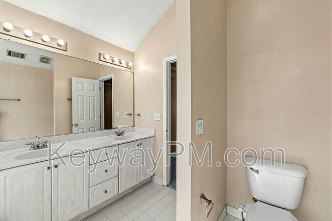 Building Photo - 1063 Waltons Pass