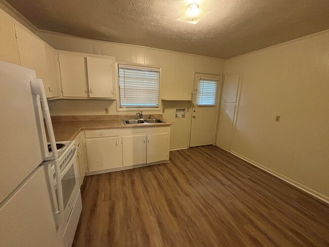 Building Photo - 608 Florence Dr