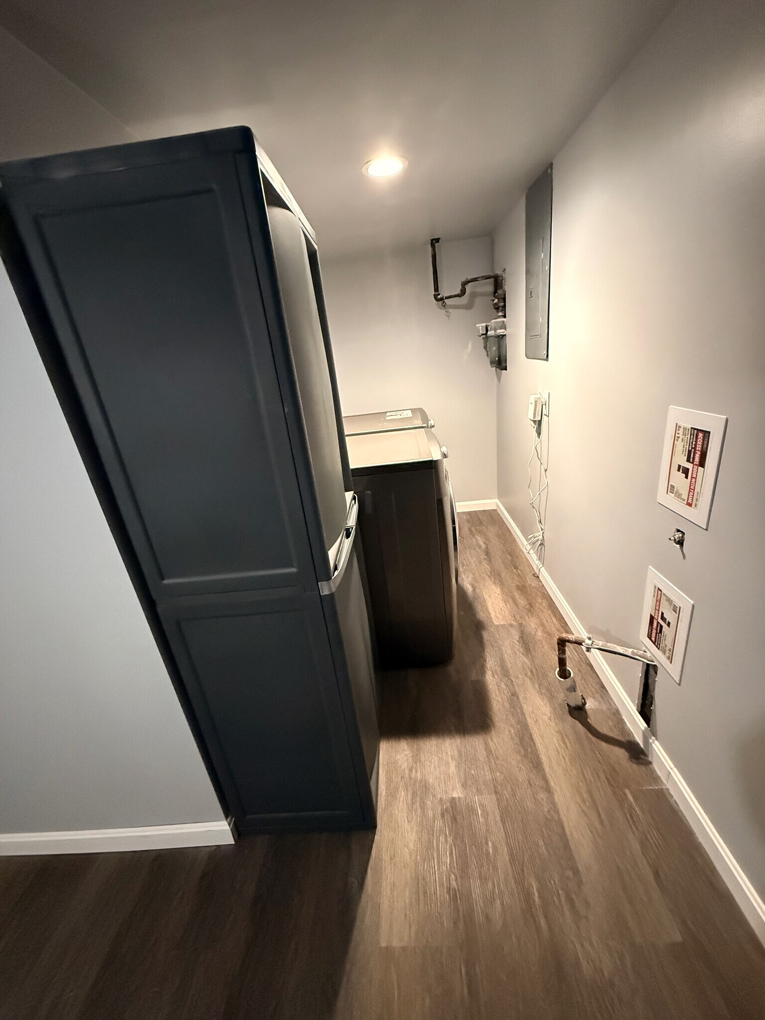 Free On-Site Laundry Included with your rent — no quarters, no trips, no hassle. - 246 Arcadia Shores Cir