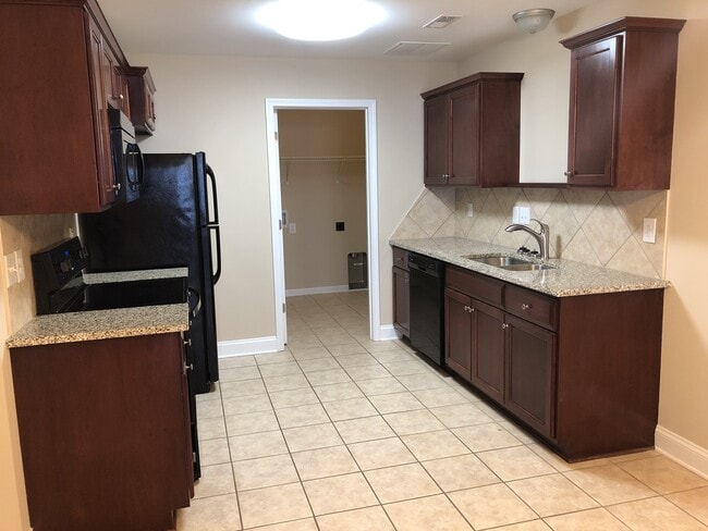 Building Photo - Available to show! **MOVE-IN Special $250 off the 1st full month's rent.**