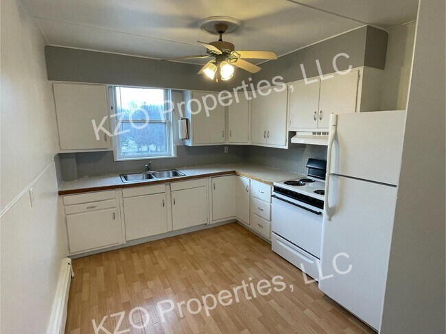 Building Photo - 608 W Michigan Ave