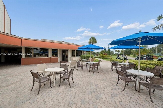 Building Photo - 800 S Hollybrook Dr