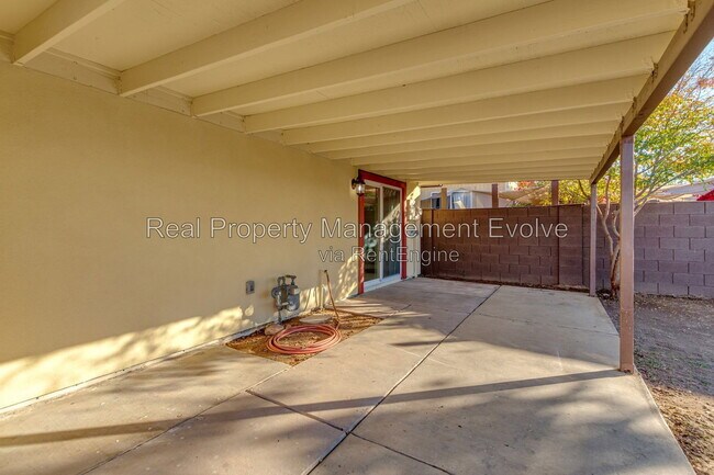 Building Photo - 5438 S 46th Pl