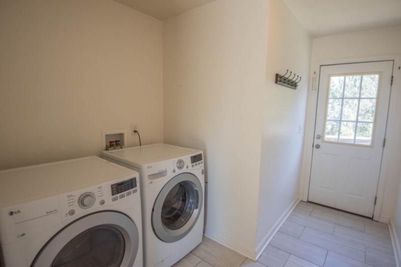 Building Photo - 249 Noahs Rd