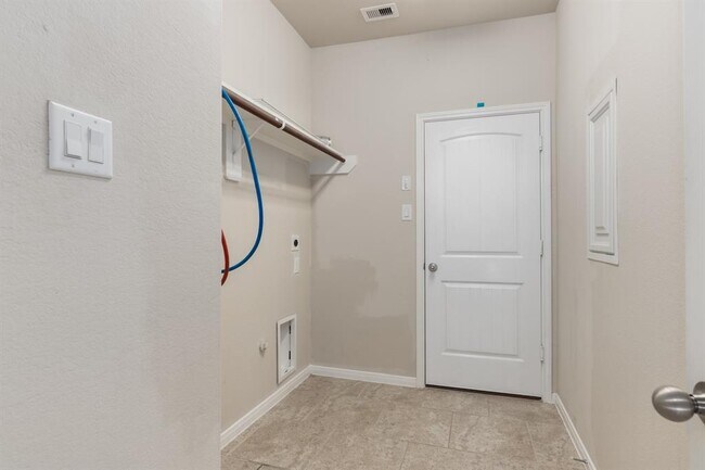Building Photo - 3123 Hurst Green Ln