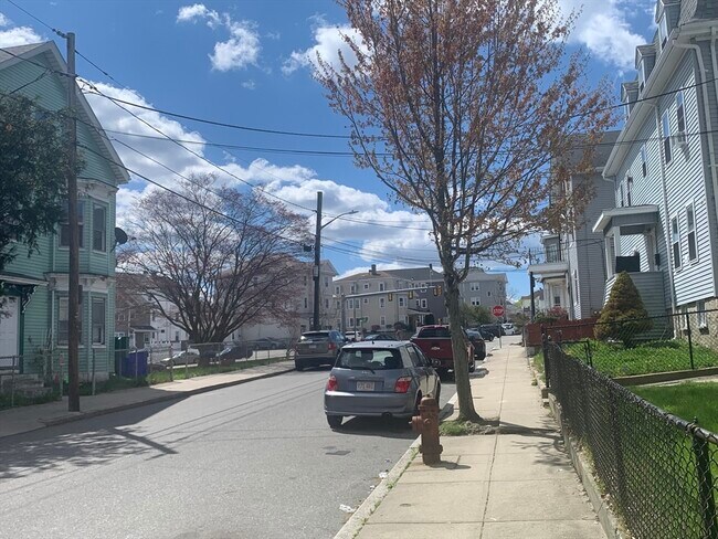 Building Photo - 549 4th St