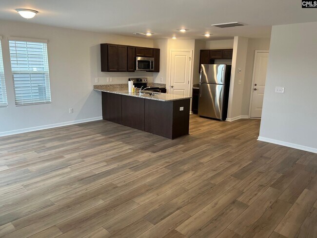 Building Photo - 909 Desert Ln