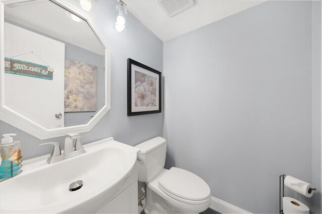 Building Photo - 5300 Columbia Pike