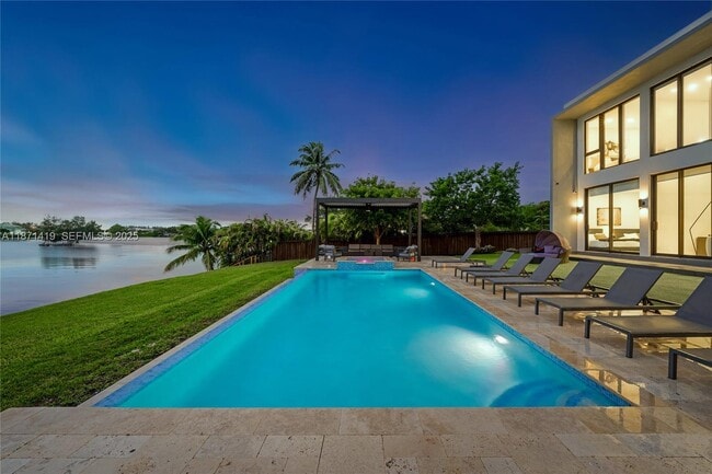 Building Photo - 5420 SW 72nd Ave