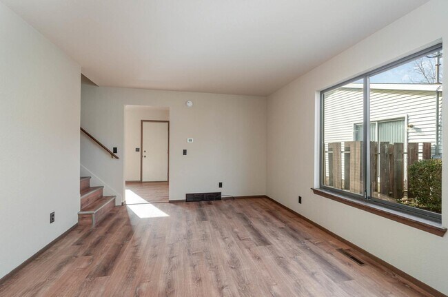 Building Photo - 2 Bedroom Rental Duplex with Attached Garage $1300/month