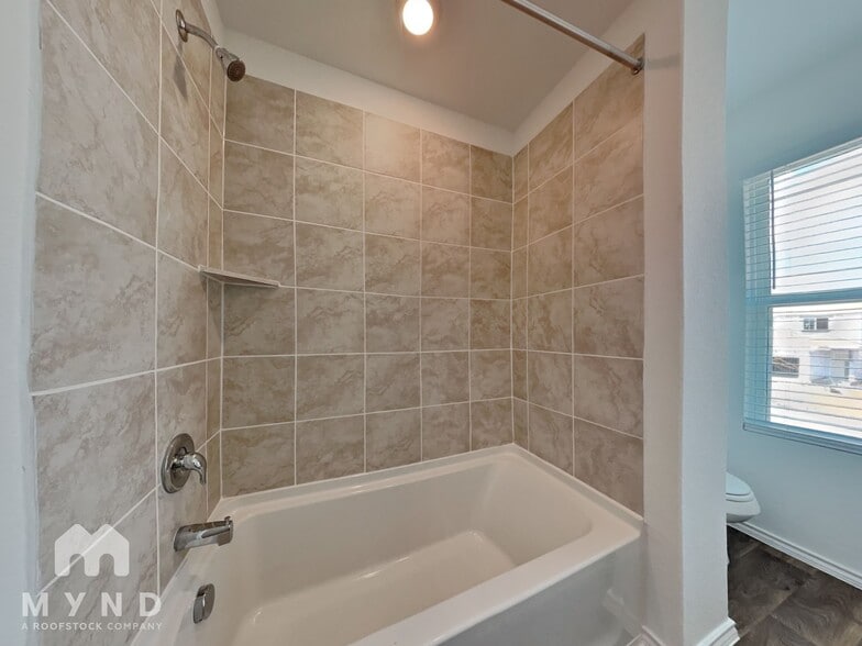 Building Photo - 5714 Agate Cir