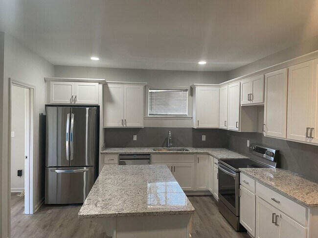 Building Photo - Fully Renovated Home For Rent