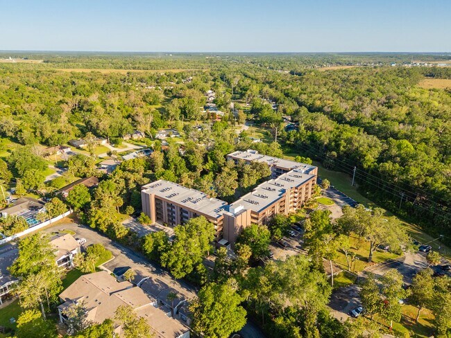 Building Photo - Spacious Condo with utilities included! Lo...