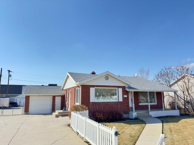 Building Photo - 1657 N 400 W