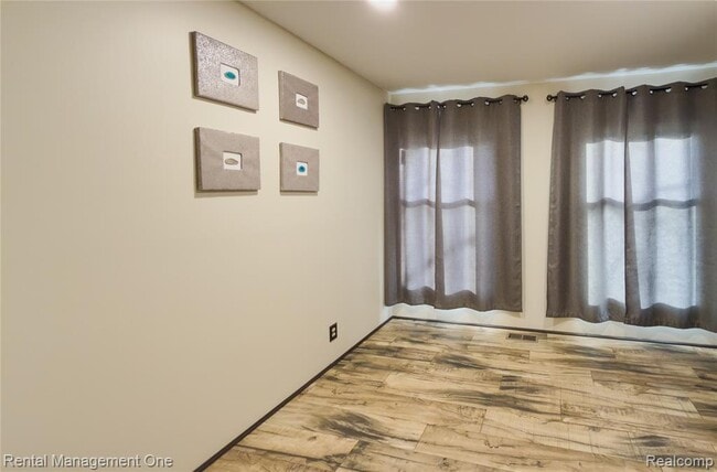 Building Photo - 174 Lange Ave