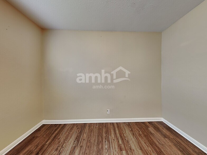 Building Photo - 136 Goddard