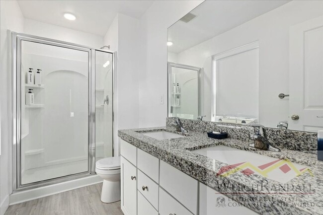 Building Photo - Townhome with Style and Space Close to Dow...
