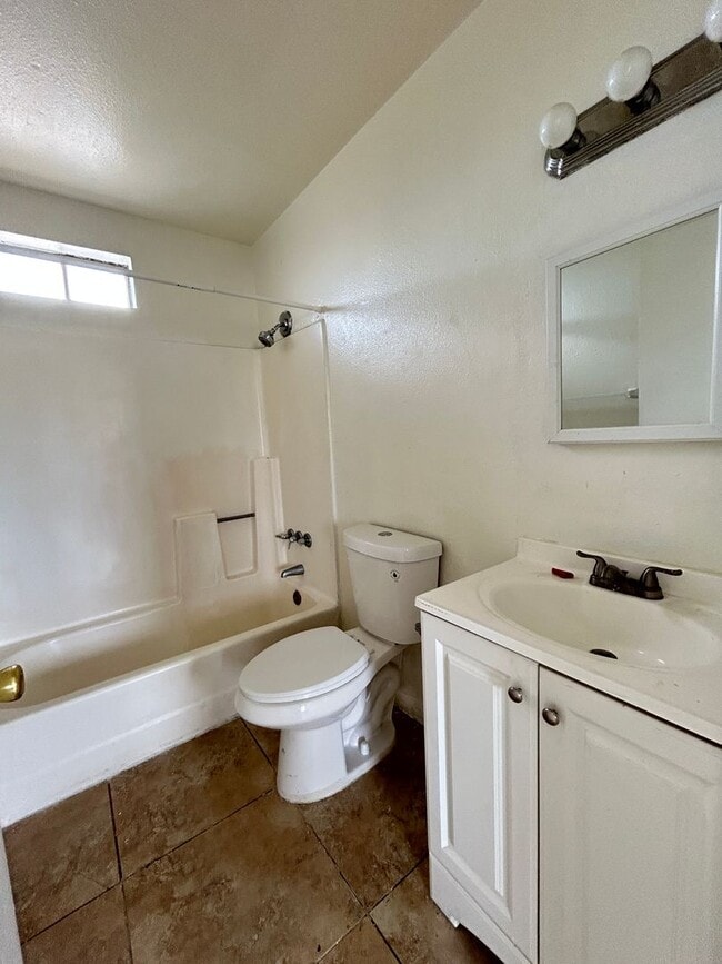 Building Photo - 2 Bedroom 1 Bath Phoenix treasure