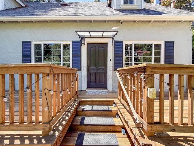Building Photo - 7352 Saroni Dr