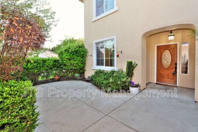 Building Photo - 2040 San Esteban Cir