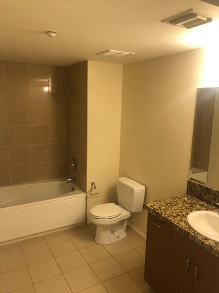 Building Photo - 844 Fedora St