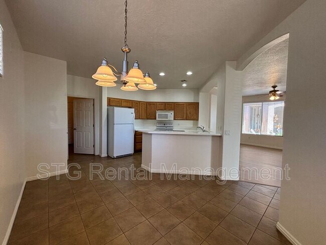 Building Photo - 3753 E Canyon Crest Ave