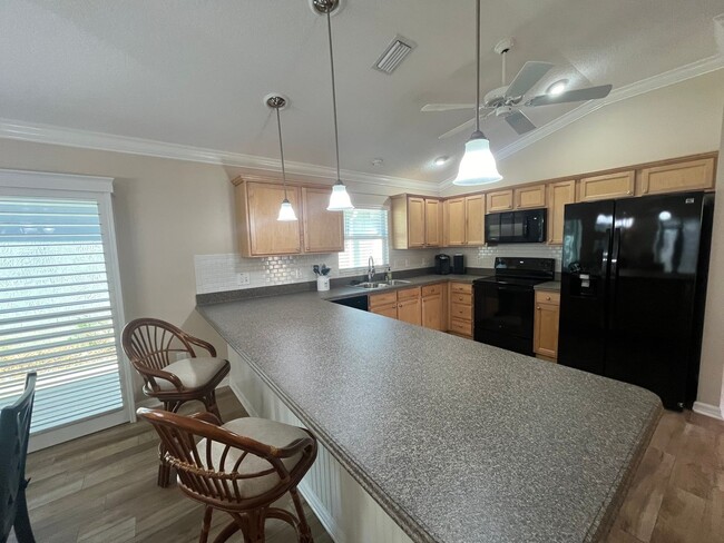 Building Photo - 3-bedroom, 2-bathroom furnished home in Th...