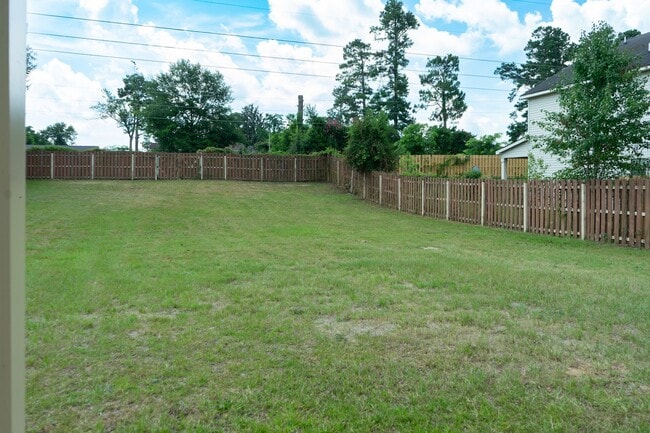 Building Photo - 2624 Leland Dr