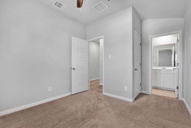 Building Photo - Charming 4-Bedroom 3-Bathroom Home in Westpointe – Community Amenities & Prime Location!