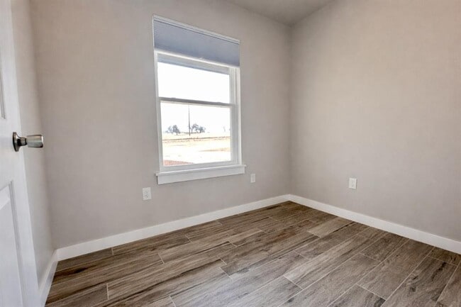 Building Photo - 2184 Hilltop Ln