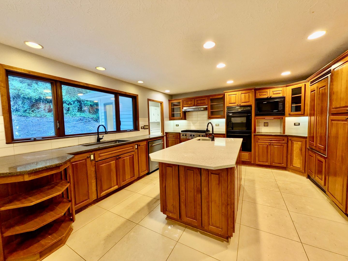 Building Photo - 18132 Westview Dr