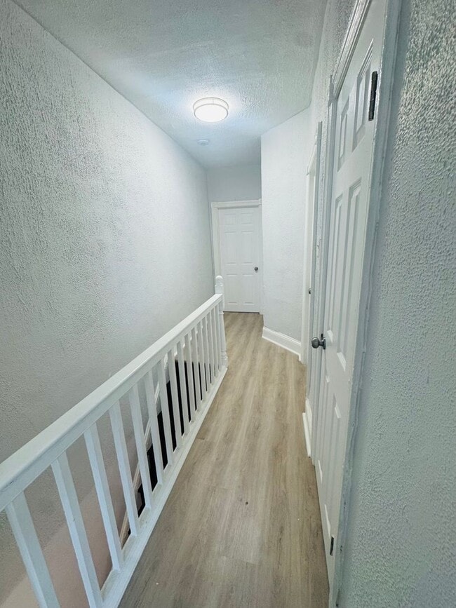 Building Photo - Refreshed 3bd/1bth House with Rear yard!! SECTION 8 ONLY!!